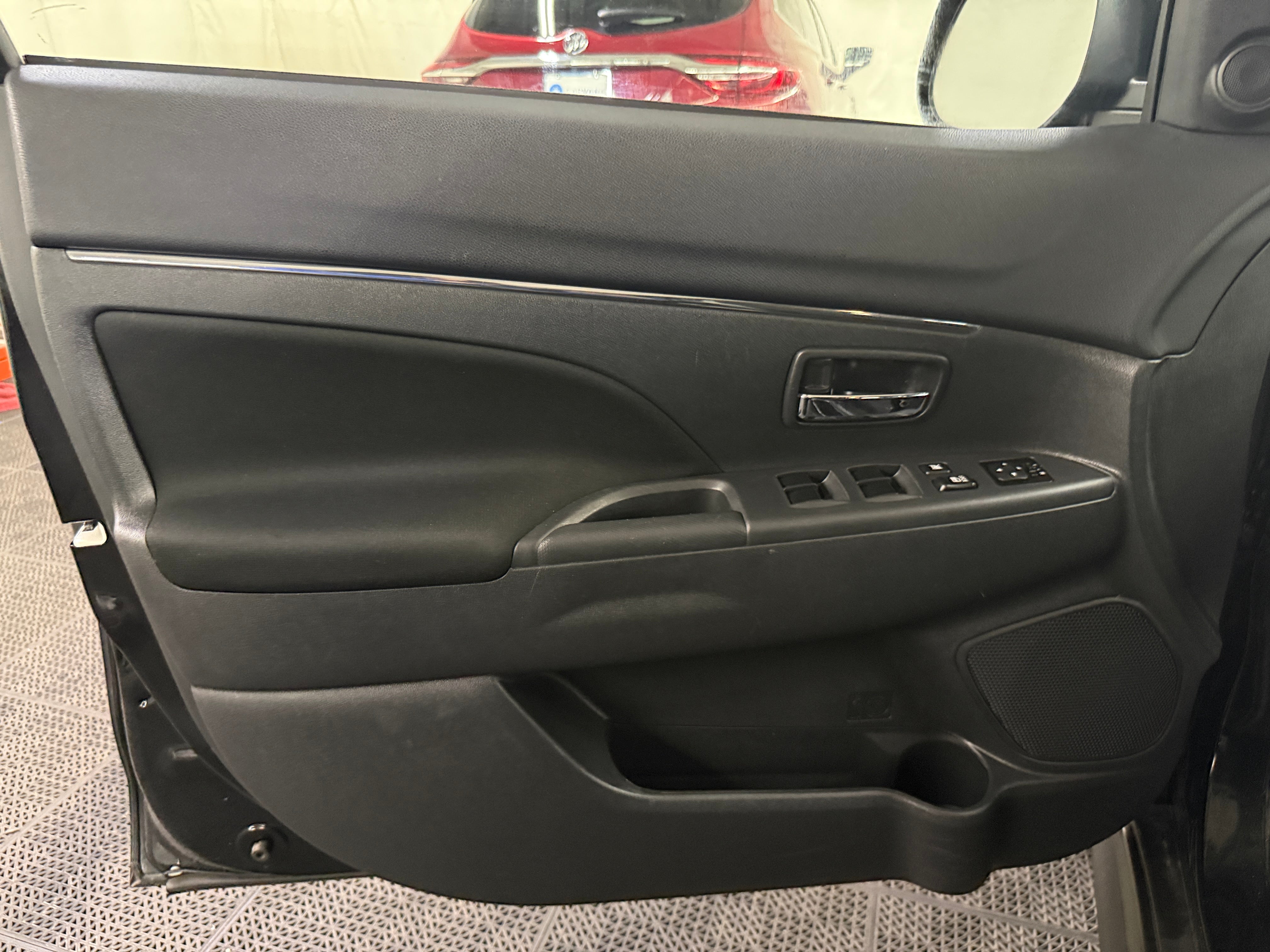 mitsubishi outlander sport 2025 JA4ARUAU8SU000739 image